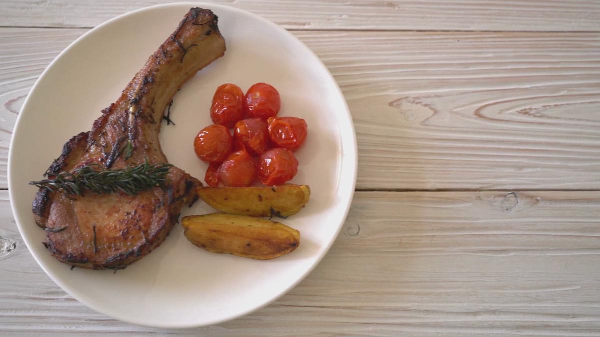 'Video thumbnail for 10 Very Tasty Spanish Recipes for Pork Chops'